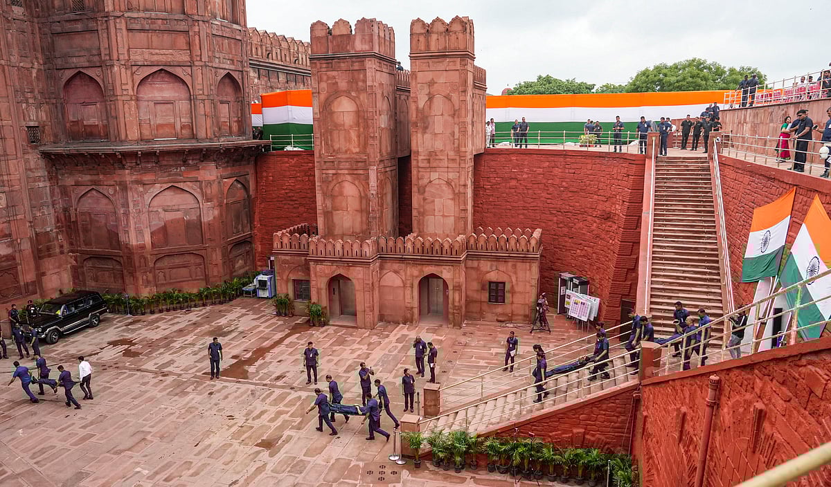 PTI  : Security personnel conduct a mock drill during full dress rehearsal for the 78th Independence Day celebrations at Red Fort, in New Delhi, Tuesday, Aug. 13, 2024